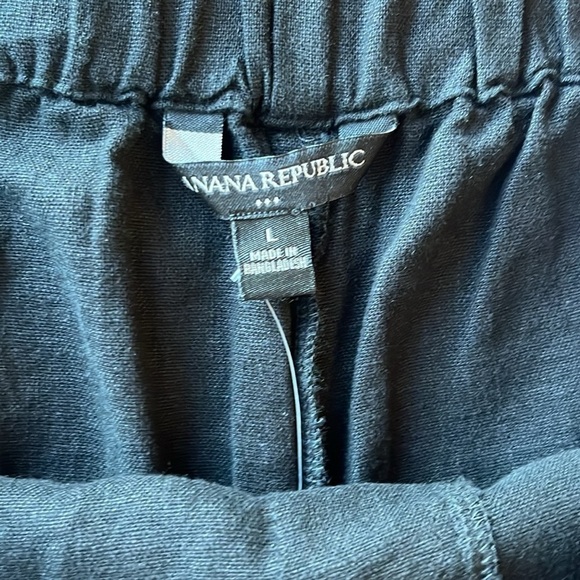 NEW Banana Republic Shorts - Size Large - Picture 4 of 8